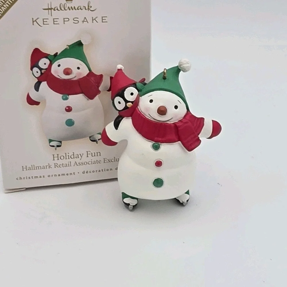 Hallmark 2009 Holiday Fun Retail Associate Ornament Limited‎ Quantity- With Box